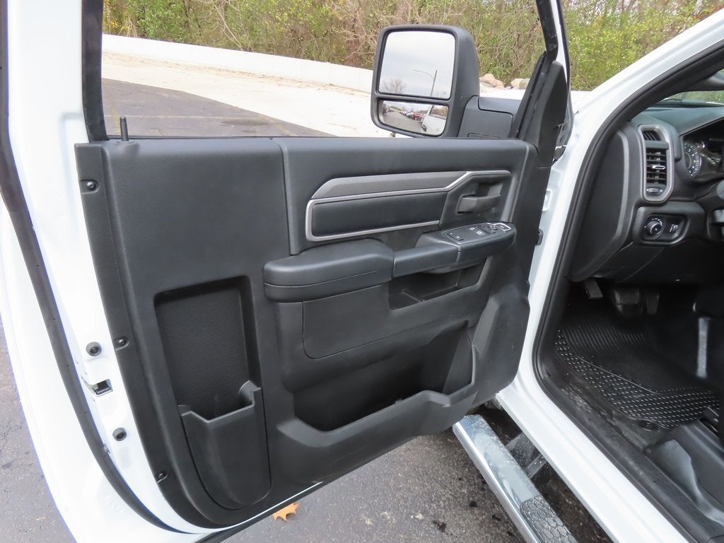 2024 RAM 3500 RAM 3500 TRADESMAN CHASSIS REGULAR CAB 4X4 84' CA