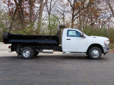 2024 RAM 3500 RAM 3500 TRADESMAN CHASSIS REGULAR CAB 4X4 84' CA
