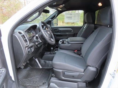 2024 RAM 3500 RAM 3500 TRADESMAN CHASSIS REGULAR CAB 4X4 84' CA