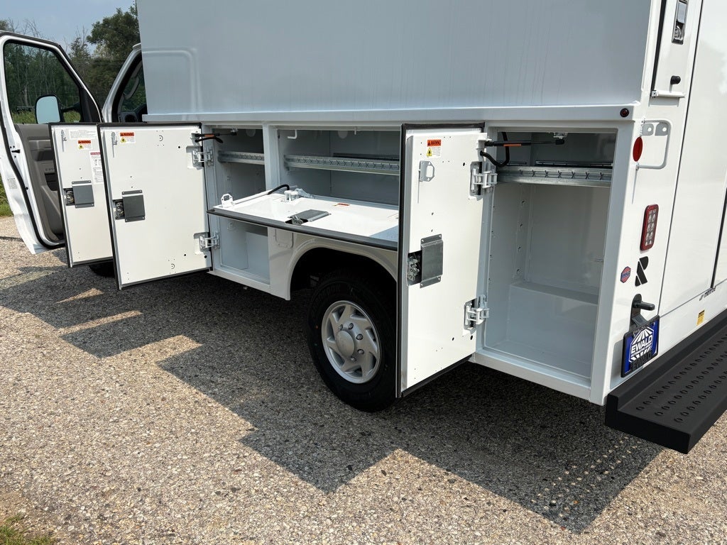 2025 Ford E-350SD Base Cutaway
