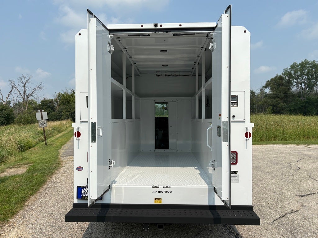 2025 Ford E-350SD Base Cutaway