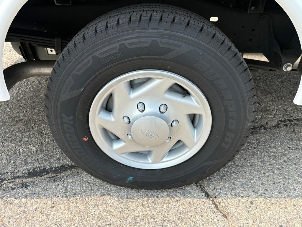 2025 Ford E-350SD Base Cutaway