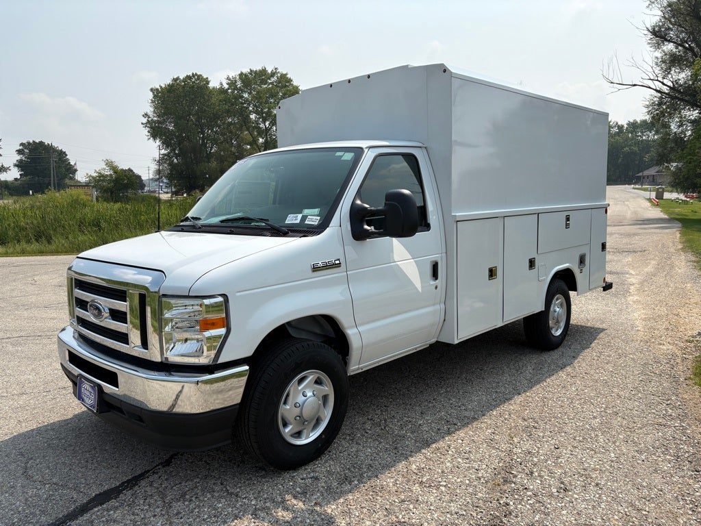 2025 Ford E-350SD Base Cutaway