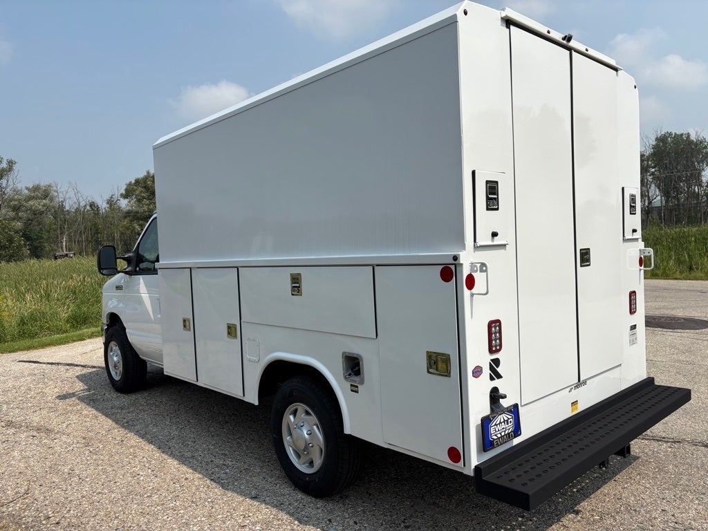 2025 Ford E-350SD Base Cutaway