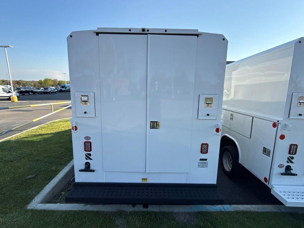 2025 Ford E-350SD Base Cutaway