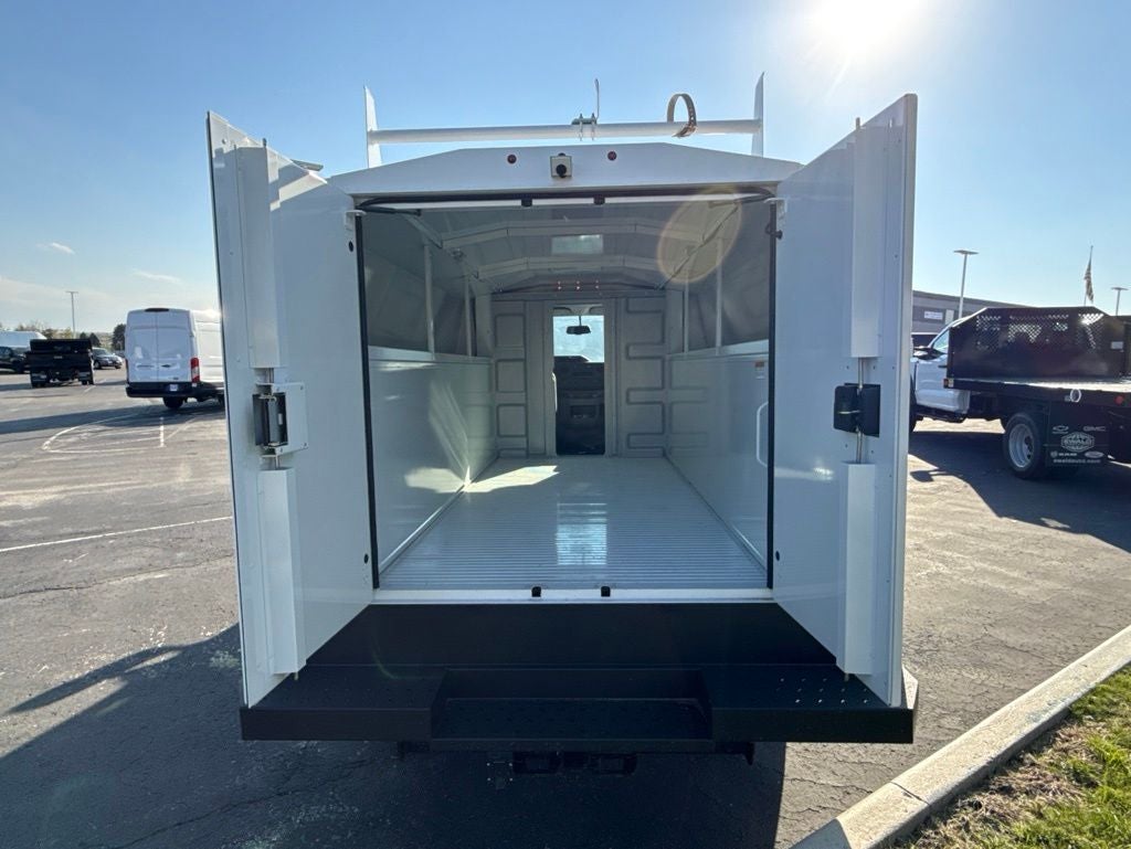 2025 Ford E-350SD Base Cutaway