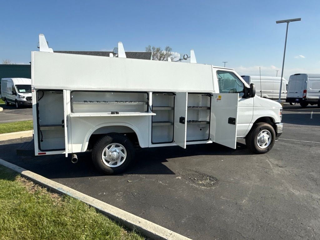 2025 Ford E-350SD Base Cutaway