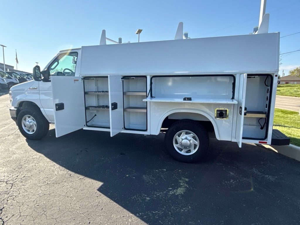 2025 Ford E-350SD Base Cutaway