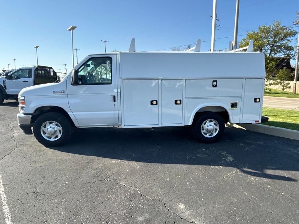 2025 Ford E-350SD Base Cutaway