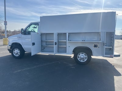 2025 Ford E-350SD Base Cutaway