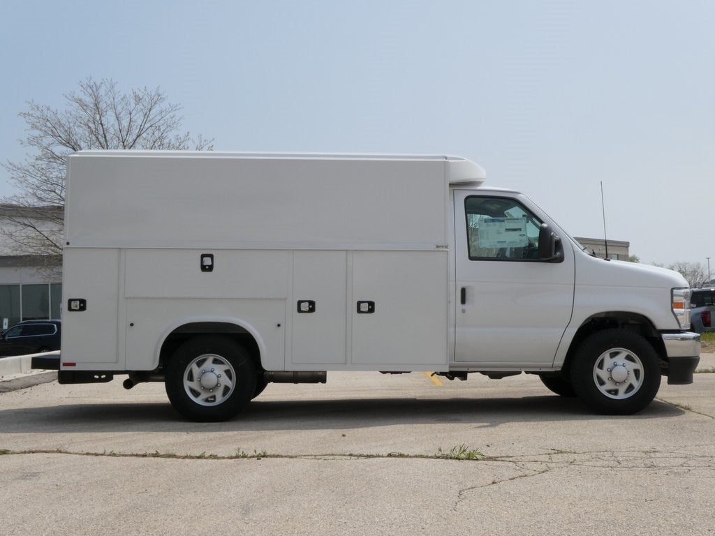 2025 Ford E-350SD Base Cutaway