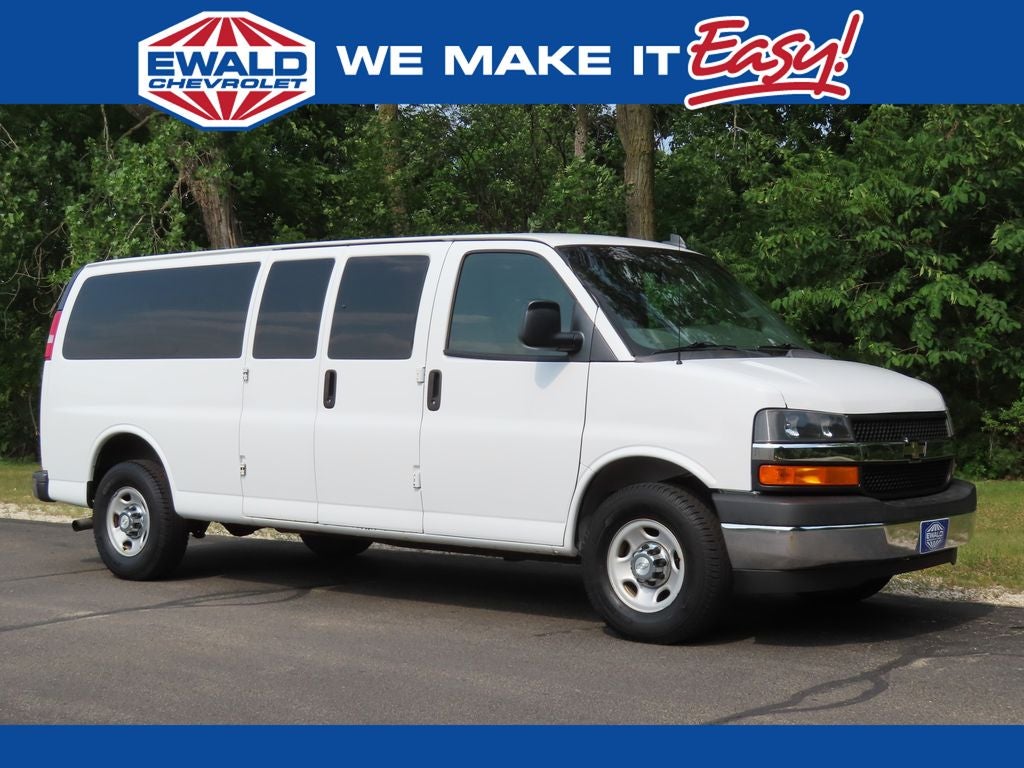 2017 Chevrolet Express 3500 LT Passenger