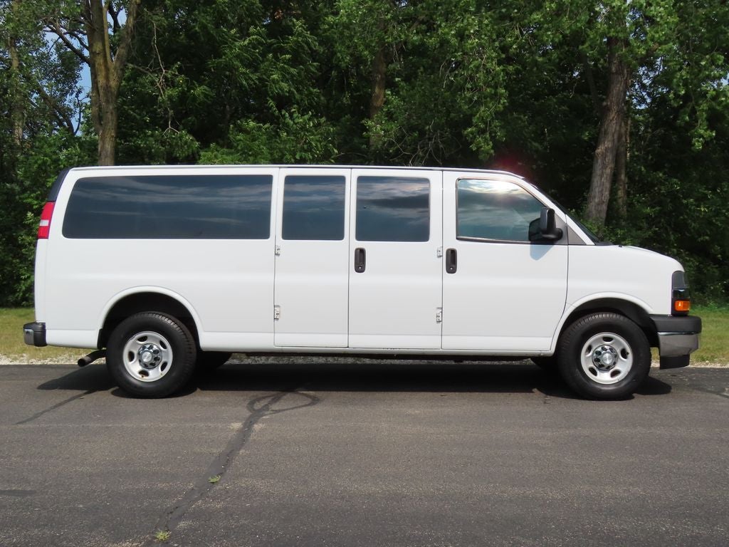2017 Chevrolet Express 3500 LT Passenger