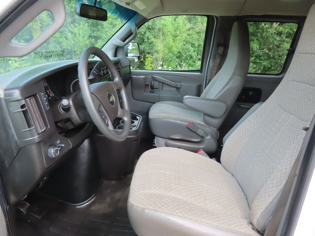 2017 Chevrolet Express 3500 LT Passenger