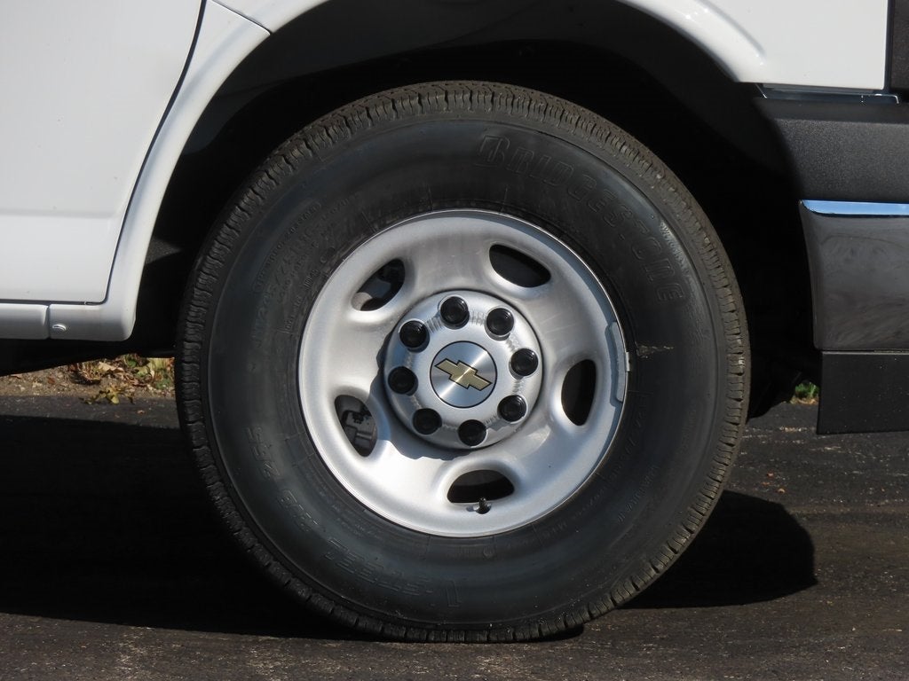 2025 Chevrolet Express 3500 KNAPHEIDE 56" ULTRA-LOW KUV129SU Cutaway