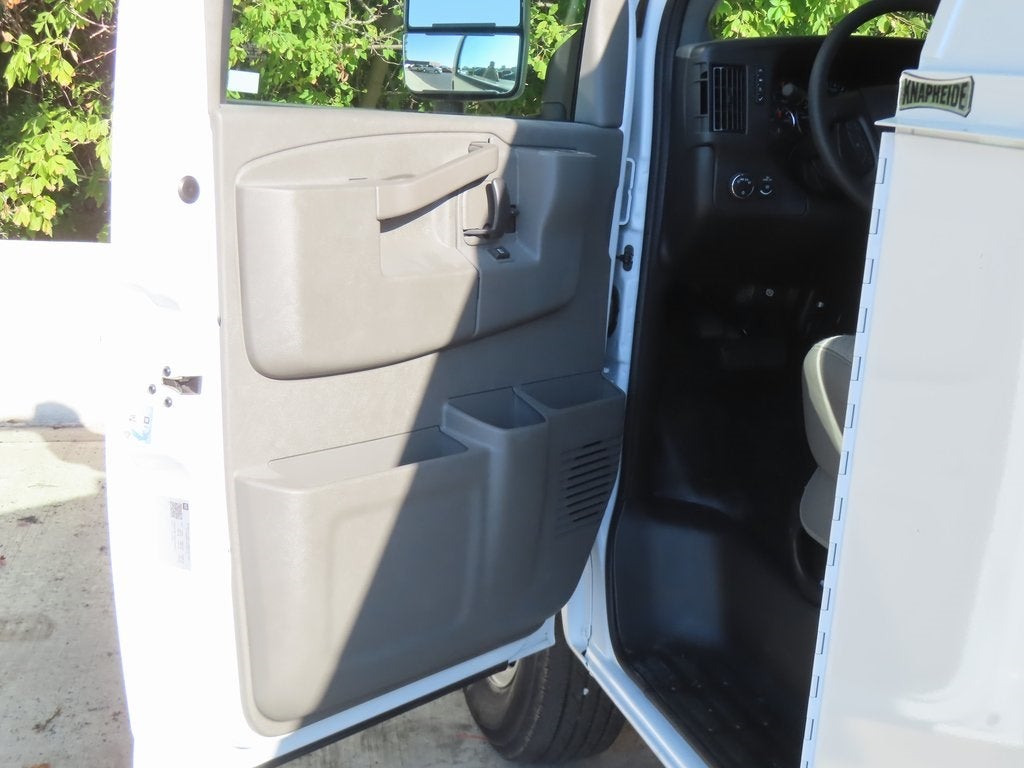 2025 Chevrolet Express 3500 KNAPHEIDE 56" ULTRA-LOW KUV129SU Cutaway