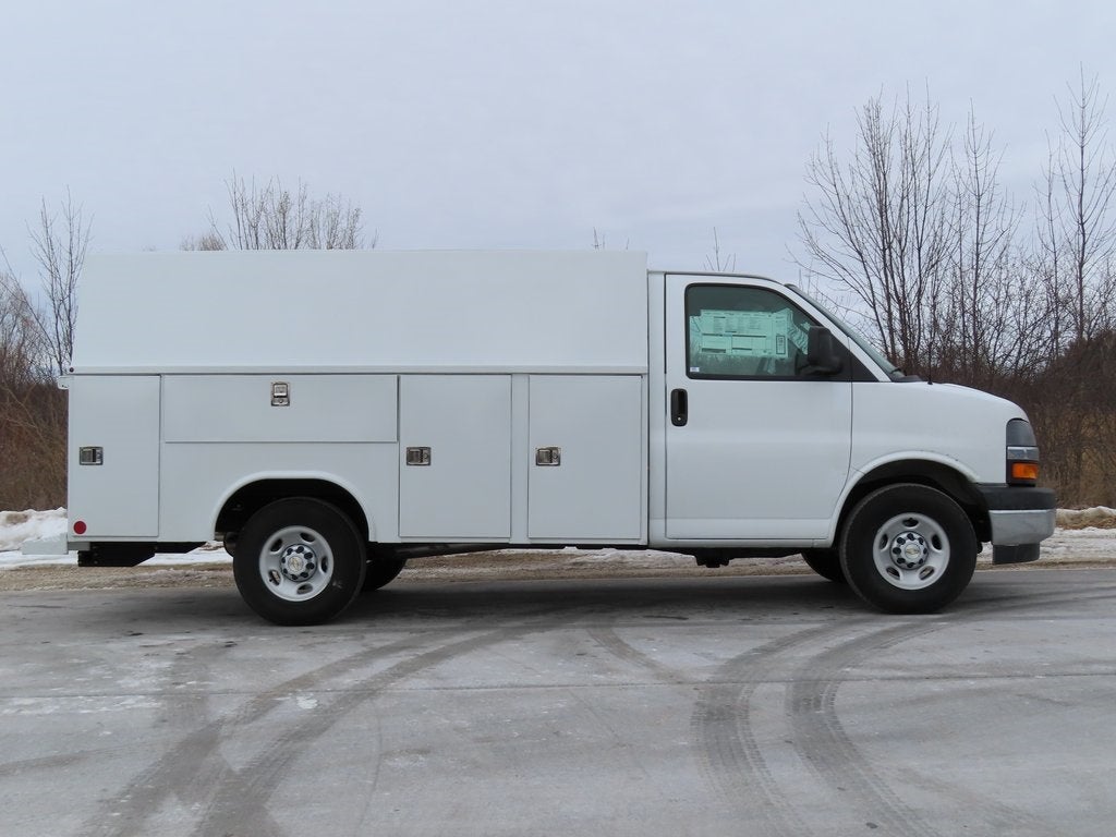 2025 Chevrolet Express 3500 Work Van Cutaway