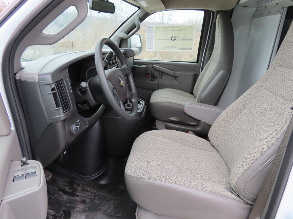 2025 Chevrolet Express 3500 Work Van Cutaway