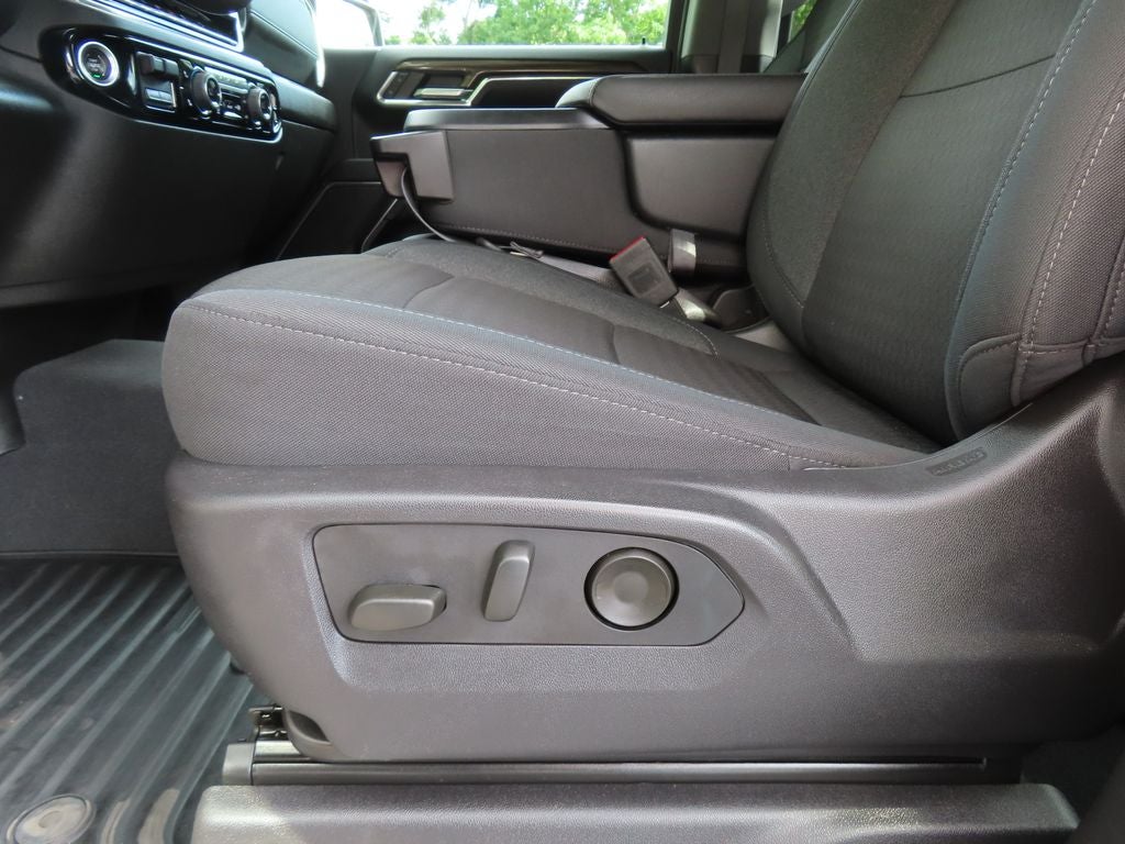 2024 Chevrolet Silverado 1500 LT LT1
