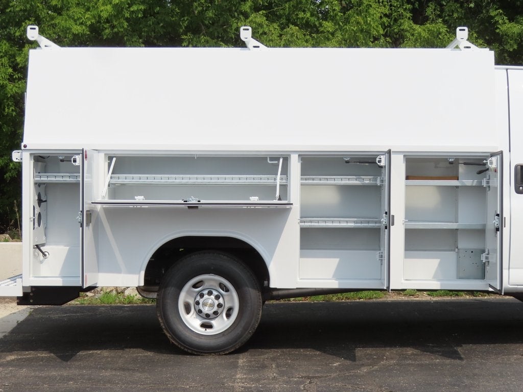 2025 Chevrolet Express 3500 READING - 57" SRW, ALUMINUM ROOF CLASSIC SERVICE V Cutaway