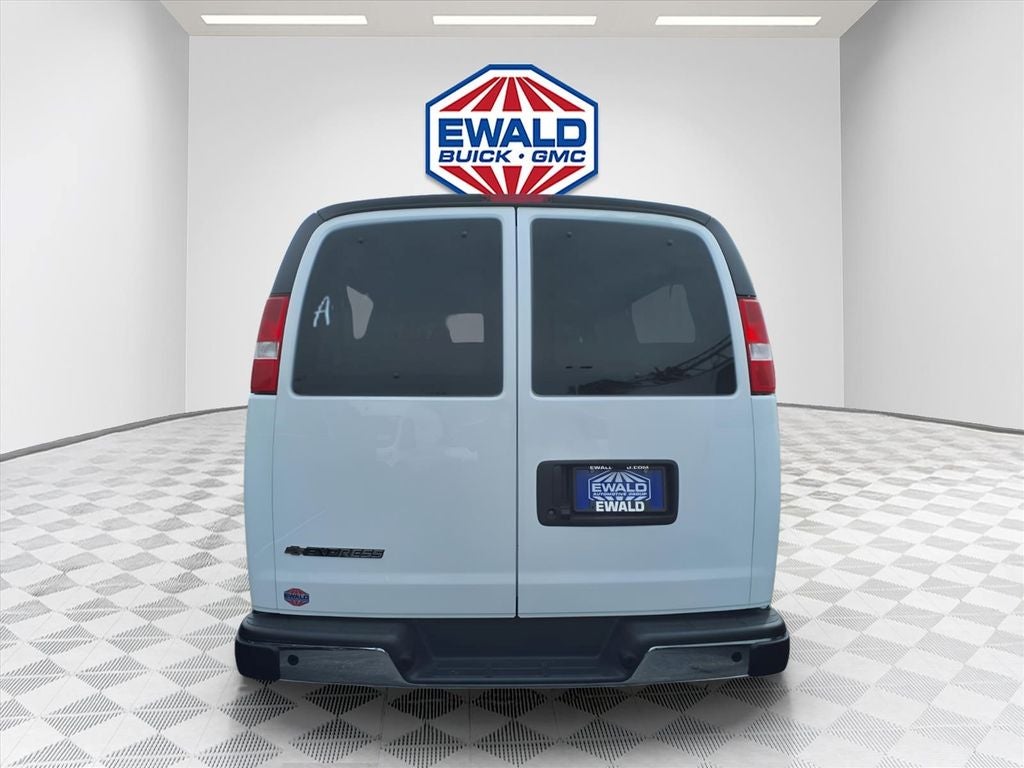 2024 Chevrolet Express 3500 LT Passenger