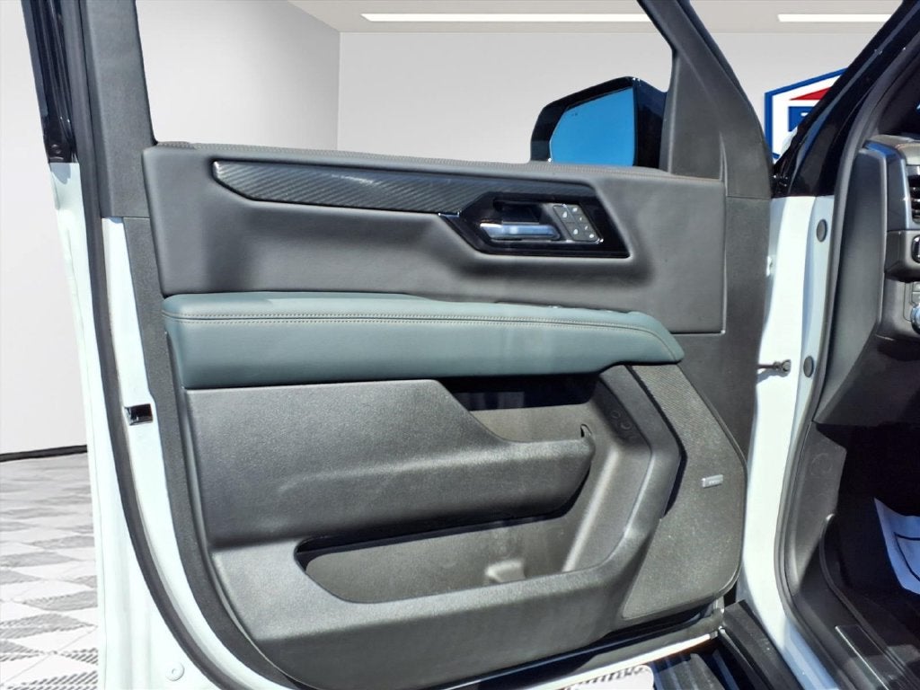 2026 GMC Yukon AT4 Black Widow