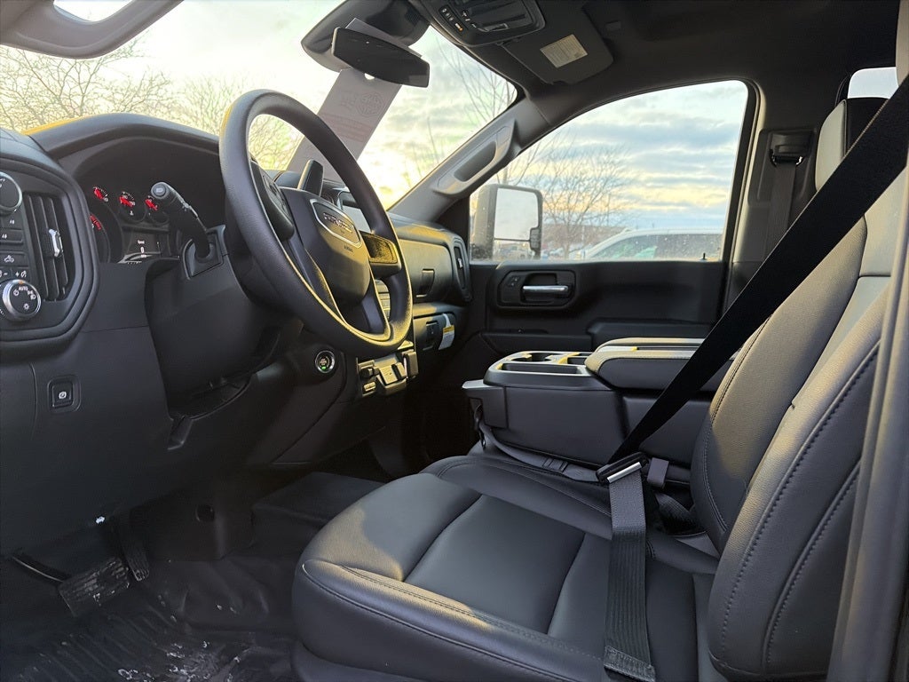 2025 GMC Sierra 2500HD Pro