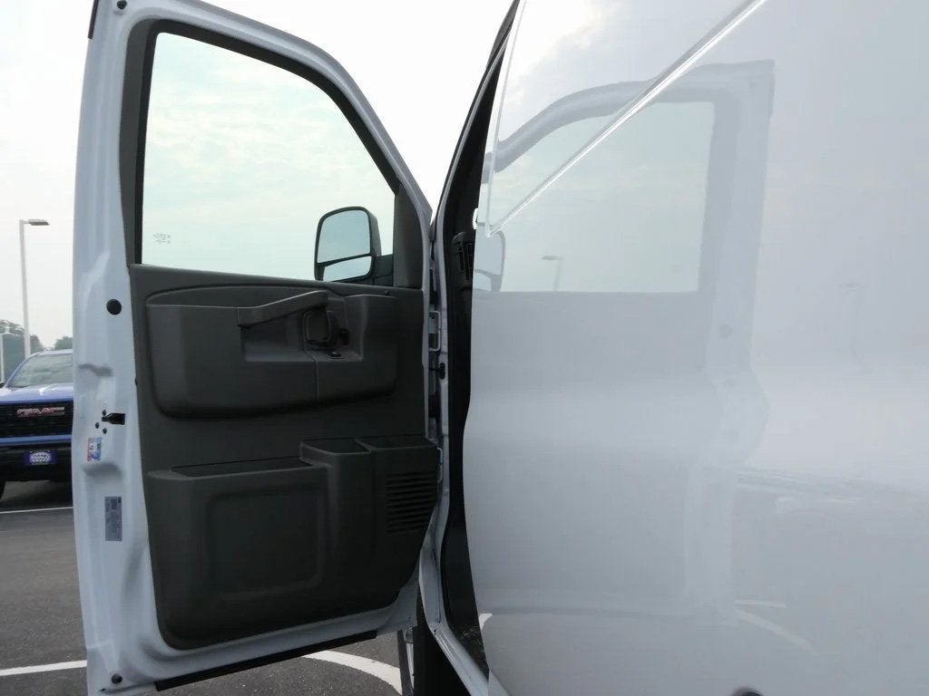 2025 GMC Savana 2500 Work Van