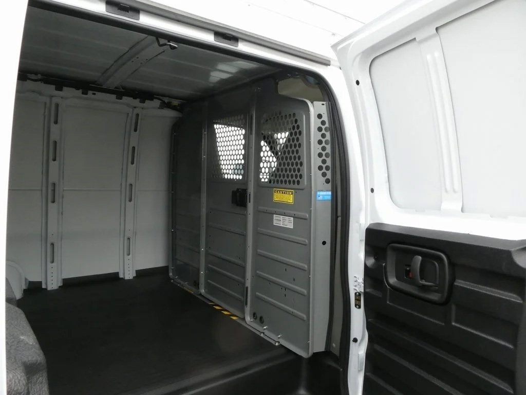 2025 GMC Savana 2500 Work Van