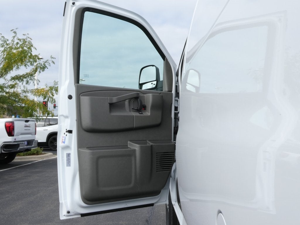 2025 GMC Savana 3500 Work Van