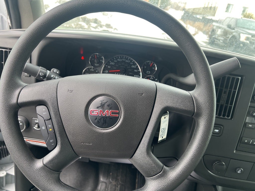 2025 GMC Savana 3500 Work Van